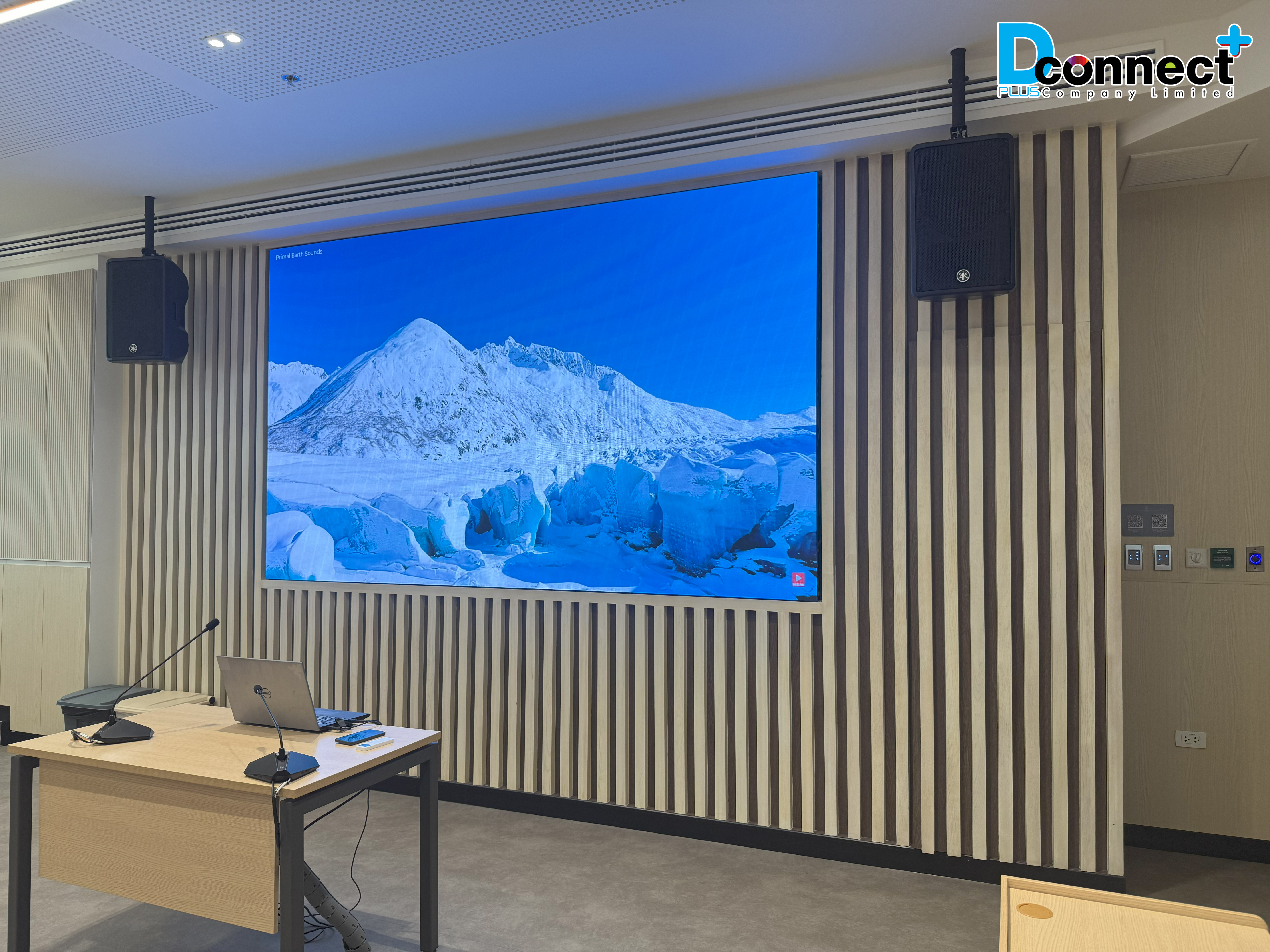 COP27 Debrief “Indoor 55inch Touch-Screen Vertical Kiosk
